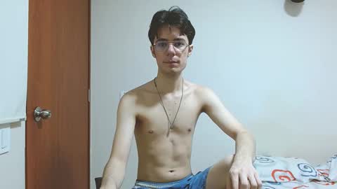 Snapshot of blakeshatter chatting on 01/17/25, 06:33 blakeshatter online show from 01/17/25, 06:33