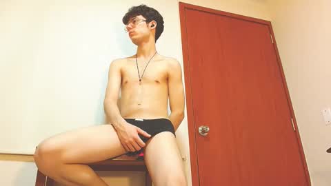 Snapshot of blakeshatter chatting on 02/01/25, 02:05 blakeshatter online show from 02/01/25, 02:05