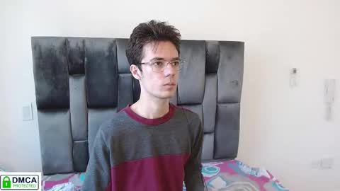 Snapshot of blakeshatter chatting on 11/17/25, 01:17 blakeshatter online show from 11/17/25, 01:17