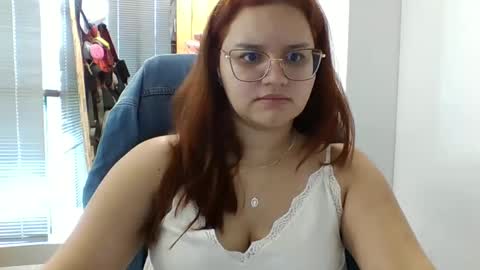 Snapshot of blanquita102530 chatting on 10/01/25, 05:41 Lary online show from 10/01/25, 05:41