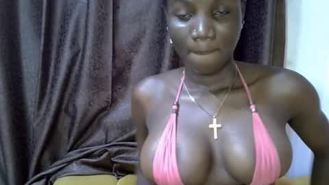 Snapshot of blaq_melanin chatting on 11/19/25, 08:03 nikky00 online show from 11/19/25, 08:03