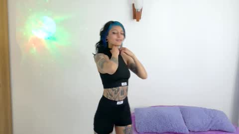 Snapshot of blazing_haze chatting on 10/28/25, 04:05 Susan Haze online show from 10/28/25, 04:05