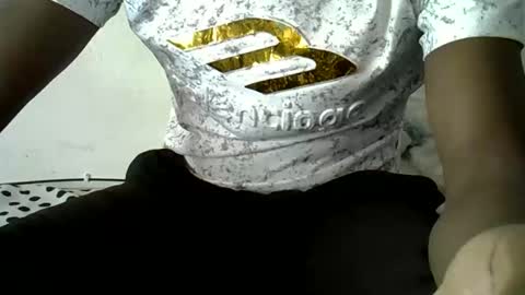 Snapshot of blesse_mixed chatting on 10/12/25, 10:14 Black  brown online show from 10/12/25, 10:14