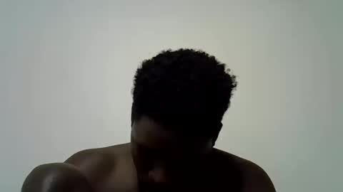 Snapshot of blesse_mixed chatting on 10/21/25, 06:47 Black  brown online show from 10/21/25, 06:47