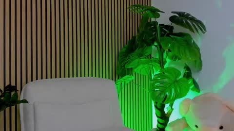 Snapshot of blessedwithbust chatting on 03/10/26, 08:25 Khlloe online show from 03/10/26, 08:25