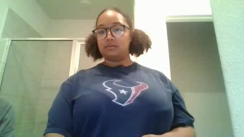 Snapshot of blessica_eddieluv6996 chatting on 04/22/26, 06:16 BLESSICA EDDIE LOVE online show from 04/22/26, 06:16