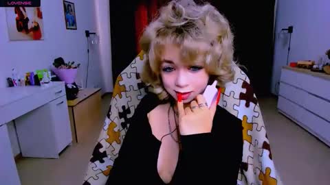 Snapshot of blinkofeyes chatting on 09/14/25, 05:39 Nicole online show from 09/14/25, 05:39