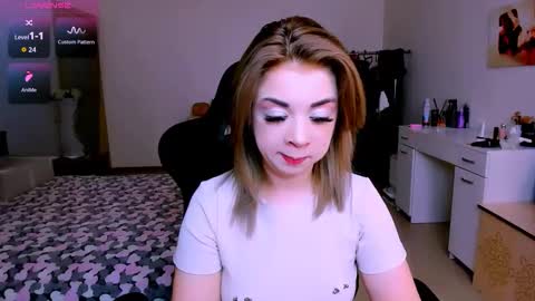Nicole online show from 06/09/26, 06:47