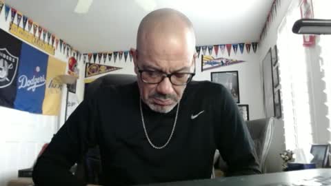 Snapshot of blk_nthick chatting on 12/17/24, 06:42 blk_nthick online show from 12/17/24, 06:42