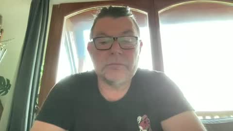 BlIdoL online show from 06/17/26, 05:43
