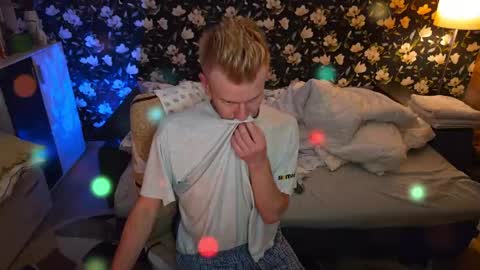 Snapshot of blond_boy69 chatting on 05/11/26, 11:02 blond_boy69 online show from 05/11/26, 11:02