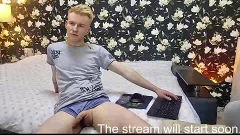 Snapshot of blond_boy69 chatting on 05/13/26, 09:44 blond_boy69 online show from 05/13/26, 09:44