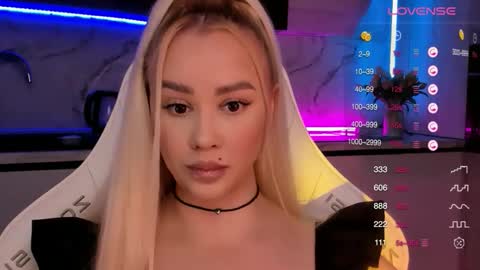 Lana online show from 11/11/25, 07:19