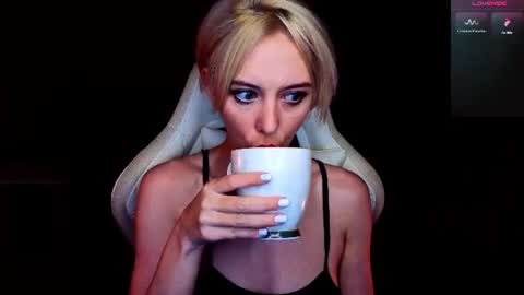 blond_ice_ann online show from 07/12/26, 11:18