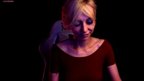 blond_ice_ann online show from 07/28/26, 08:01