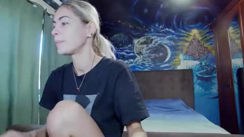 Snapshot of blonde4pasion chatting on 09/27/25, 05:01 blonde4pasion online show from 09/27/25, 05:01