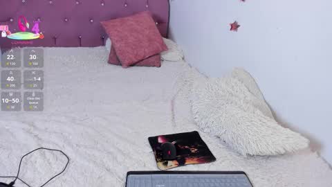 Esperancita and Karina online show from 12/03/25, 01:57