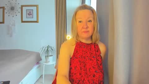 Snapshot of blonde_angel20 chatting on 03/07/25, 06:46 Nicole online show from 03/07/25, 06:46