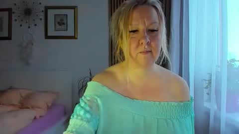 Snapshot of blonde_angel20 chatting on 02/12/26, 05:46 Nicole online show from 02/12/26, 05:46