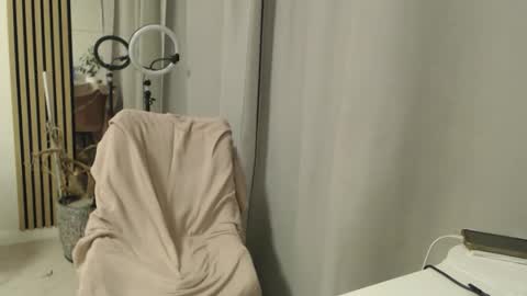 Snapshot of blonde_angel20 chatting on 02/18/26, 05:03 Nicole online show from 02/18/26, 05:03