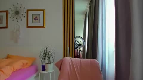 Snapshot of blonde_angel20 chatting on 02/25/26, 06:34 Nicole online show from 02/25/26, 06:34