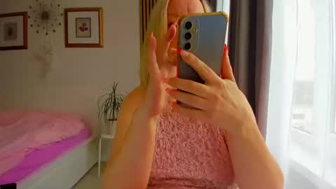 Snapshot of blonde_angel20 chatting on 03/12/26, 05:57 Nicole online show from 03/12/26, 05:57