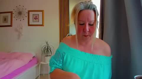 Snapshot of blonde_angel20 chatting on 03/16/26, 03:27 Nicole online show from 03/16/26, 03:27