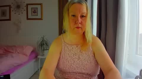 Snapshot of blonde_angel20 chatting on 03/23/26, 04:38 Nicole online show from 03/23/26, 04:38