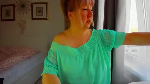 Snapshot of blonde_angel20 chatting on 04/14/26, 03:23 Nicole online show from 04/14/26, 03:23