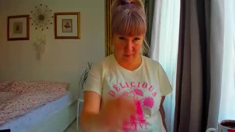 Snapshot of blonde_angel20 chatting on 04/15/26, 03:46 Nicole online show from 04/15/26, 03:46