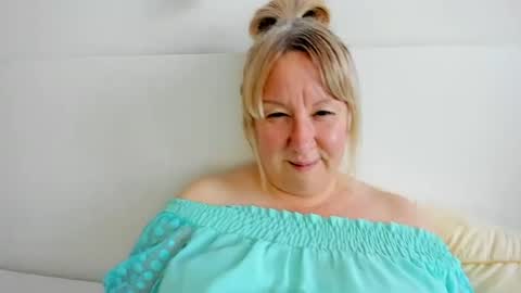 Snapshot of blonde_angel20 chatting on 06/20/26, 05:16 Nicole online show from 06/20/26, 05:16