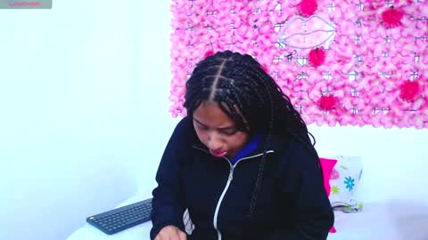 blonde_squirt_ online show from 01/07/25, 11:48