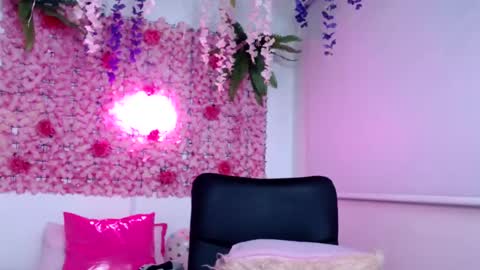 blonde_squirt_ online show from 02/15/25, 12:54