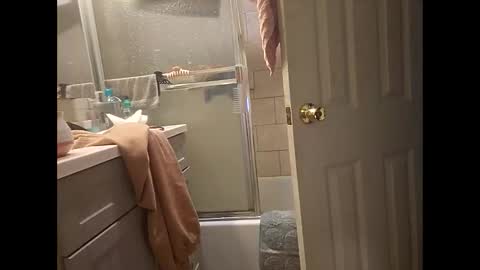 Snapshot of blondebellaaa3 chatting on 01/05/25, 07:17 Gia online show from 01/05/25, 07:17