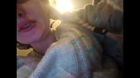 Snapshot of blondebellaaa3 chatting on 01/14/25, 03:01 Gia online show from 01/14/25, 03:01