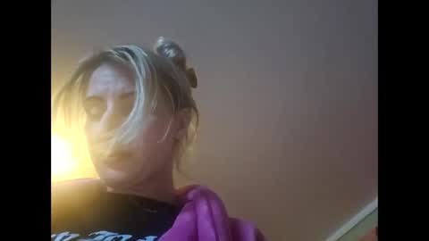 Snapshot of blondebellaaa3 chatting on 01/20/25, 07:14 Gia online show from 01/20/25, 07:14