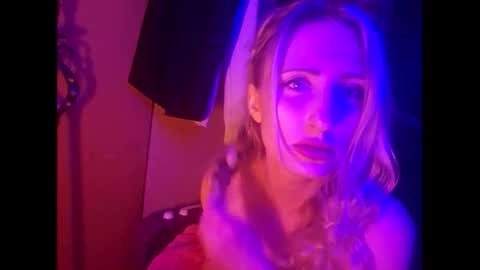 Snapshot of blondebellaaa3 chatting on 02/06/25, 04:36 Gia online show from 02/06/25, 04:36