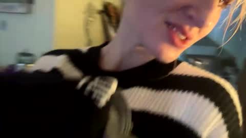 Snapshot of blondebellaaa3 chatting on 11/14/25, 08:07 Gia online show from 11/14/25, 08:07