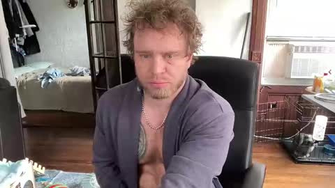 blondebluebear online show from 11/16/25, 05:18