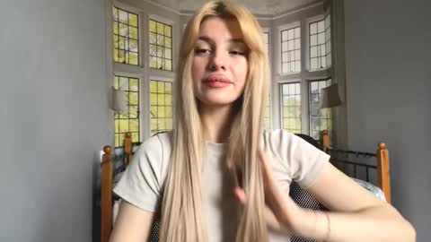 Evelina online show from 11/16/25, 07:25