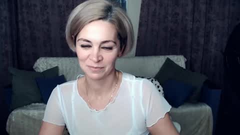 Snapshot of blondemommy_77 chatting on 12/08/24, 08:47 Lola online show from 12/08/24, 08:47