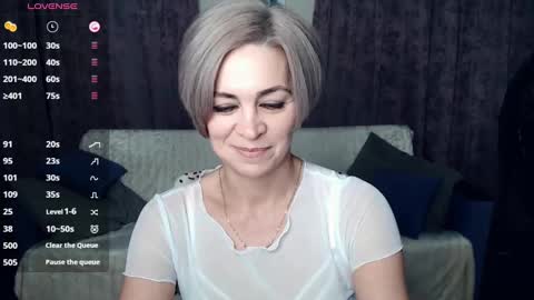 Snapshot of blondemommy_77 chatting on 12/17/24, 07:37 Lola online show from 12/17/24, 07:37