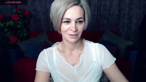 Snapshot of blondemommy_77 chatting on 01/04/25, 10:34 Lola online show from 01/04/25, 10:34