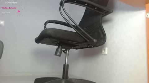 Im Di. I smell naked even when Im dressed. online show from 03/06/25, 01:35