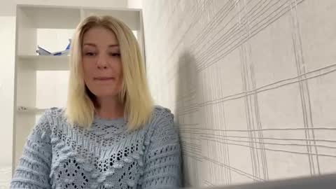 Snapshot of blondie_xoxoxo chatting on 09/22/25, 09:22 blondie_xoxoxo online show from 09/22/25, 09:22