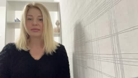 Snapshot of blondie_xoxoxo chatting on 09/26/25, 10:52 blondie_xoxoxo online show from 09/26/25, 10:52