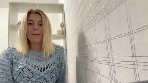 Snapshot of blondie_xoxoxo chatting on 09/28/25, 01:49 blondie_xoxoxo online show from 09/28/25, 01:49