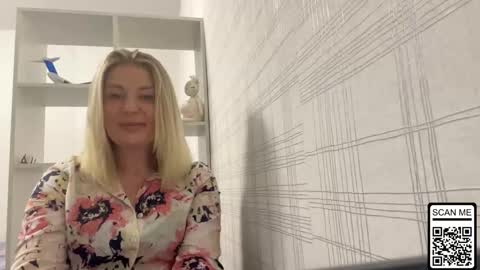 Snapshot of blondie_xoxoxo chatting on 10/20/25, 05:46 blondie_xoxoxo online show from 10/20/25, 05:46