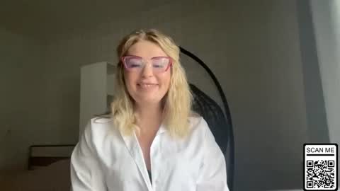 Snapshot of blondie_xoxoxo chatting on 06/26/26, 10:52 blondie_xoxoxo online show from 06/26/26, 10:52