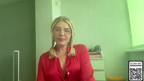 Snapshot of blondie_xoxoxo chatting on 07/17/26, 04:56 blondie_xoxoxo online show from 07/17/26, 04:56